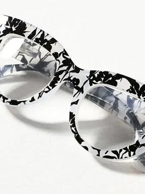 Anthropologie Womens Cat Eye Black.and White Reading Glasses 2.50